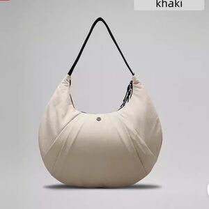 Lululemon pleated shoulder bag 10L
Tan/Black